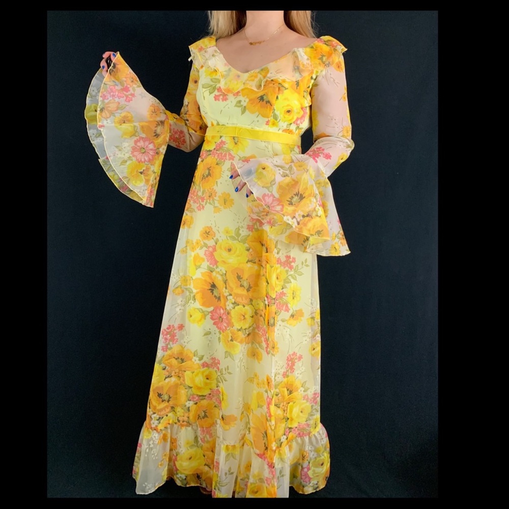 70s chiffon maxi dress Vintage | Dresses | 7s Yellow Floral Trumpet Sleeve Jersey Colors:Emerald Green ROSS DRESS FOR LESS atf-sm-11.06.25 Floral dress Complete with a side